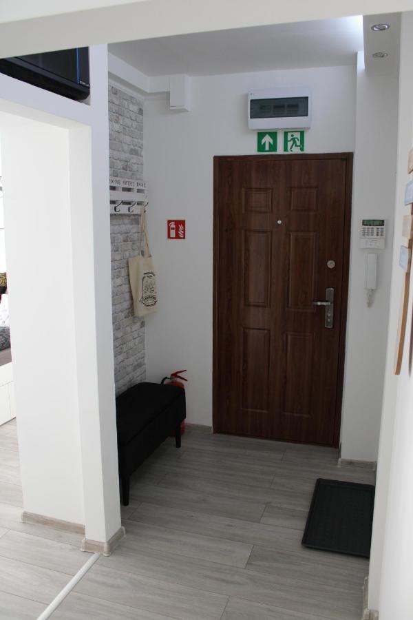 Izzy Apartament Apartamento Miskolc Exterior foto