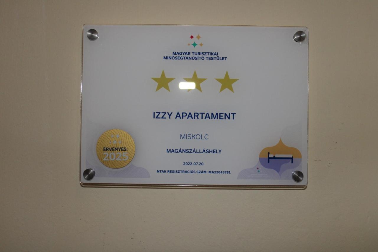 Izzy Apartament Apartamento Miskolc Exterior foto